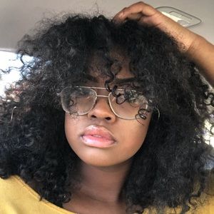 Meet your Posher, Angi